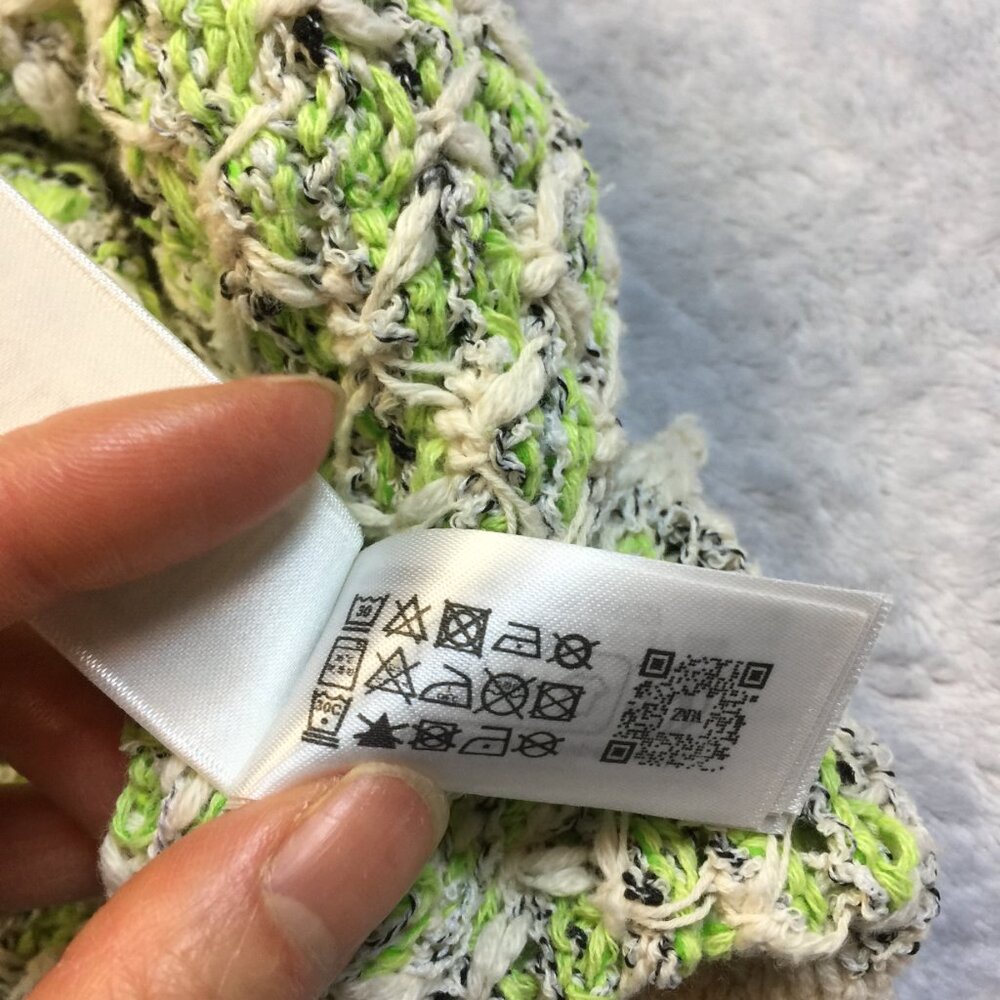 Zara Vest Sweater Size M Womans Green Cream Crochet Knit Gold Buttons Sleeveless - Picture 5 of 13